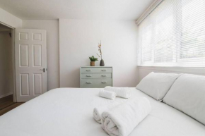 Stylish & Tranquil Flat with Excellent Connections